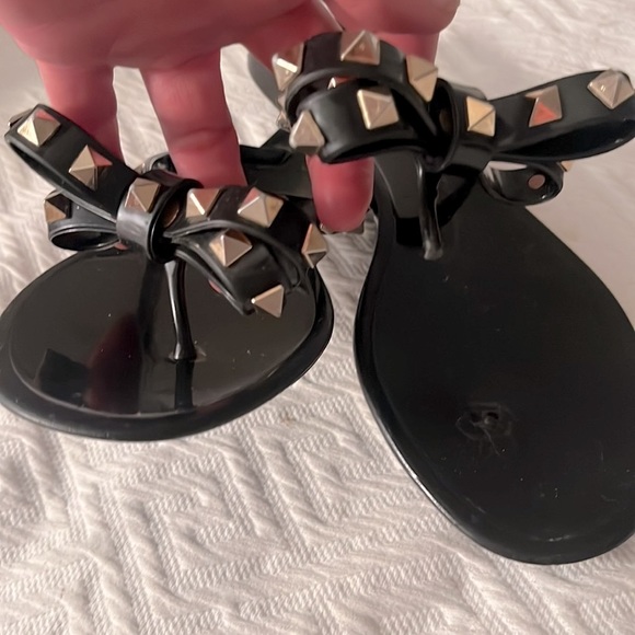 Valentino Garavani Rockstud Sandals for parts as toe straps broken. - Picture 3 of 11